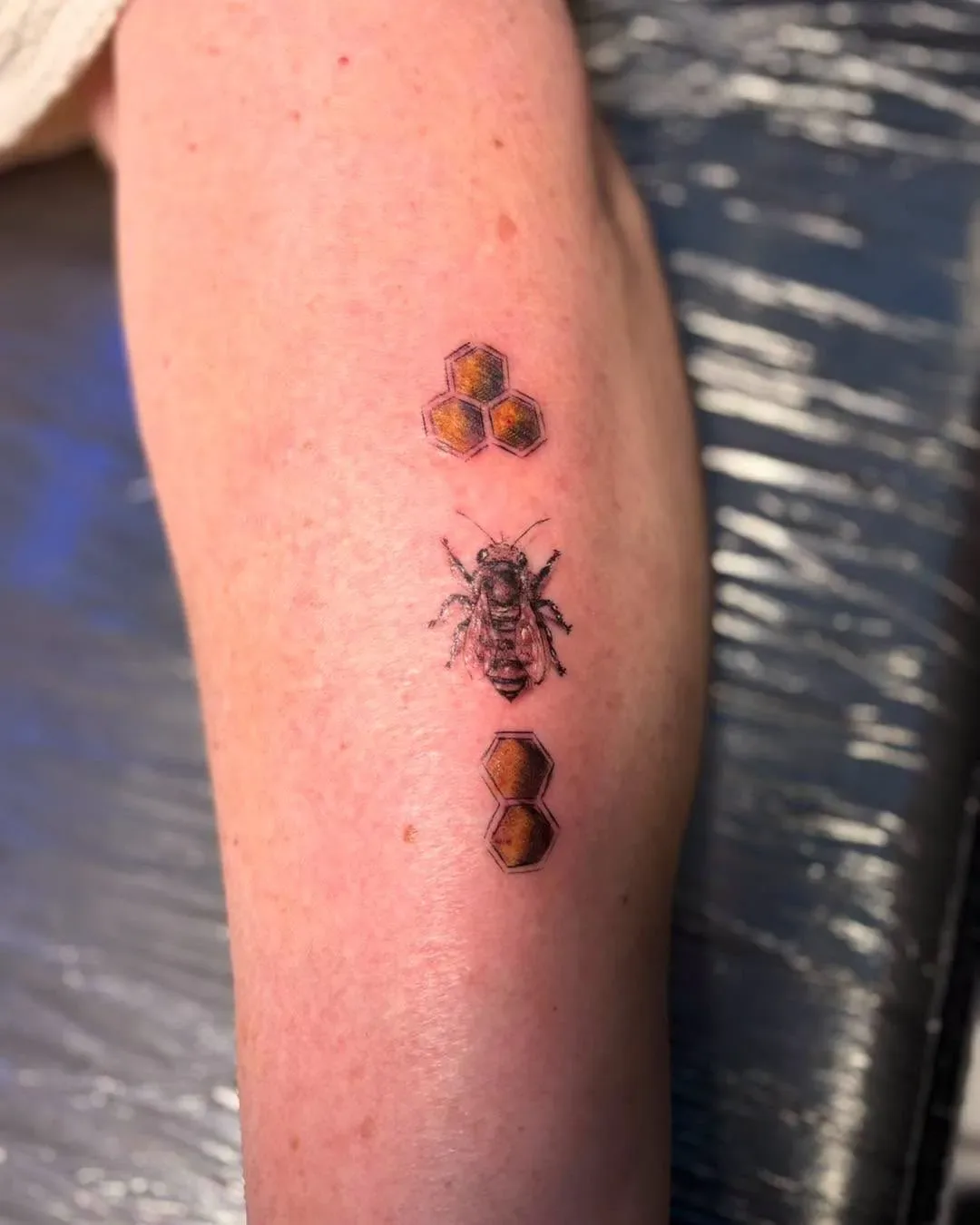 Piercing Ink Cooperation in Worms