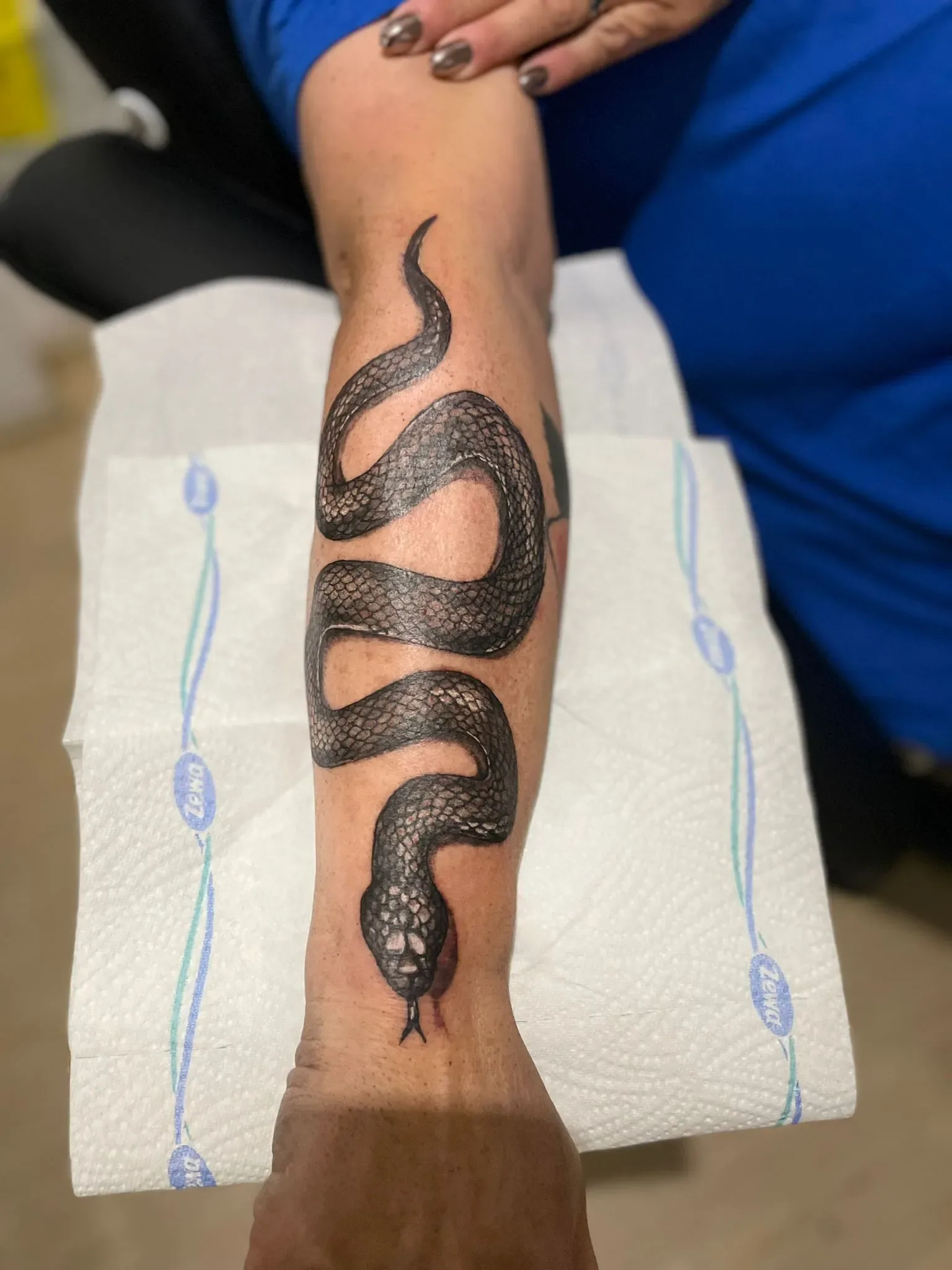 Piercing Ink Cooperation in Worms